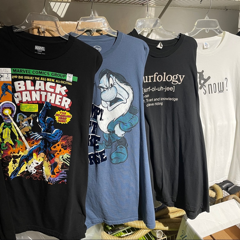 Bundle of 4 Vintages Shirts Grumpy Black Panther Surfology and Got Snow